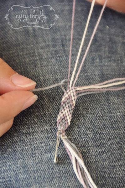 DIY friendship bracelet @ {nifty thrifty things}
