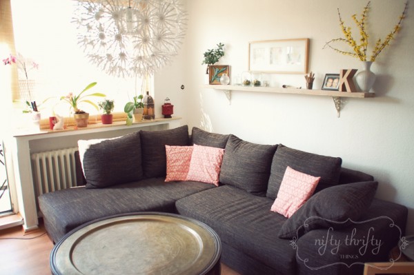 DIY pillow cover from {nifty thrifty things}