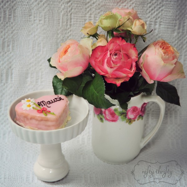{DIY cupcake stand}