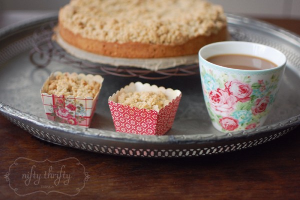 apple cake with streusel from {nifty thrifty things}